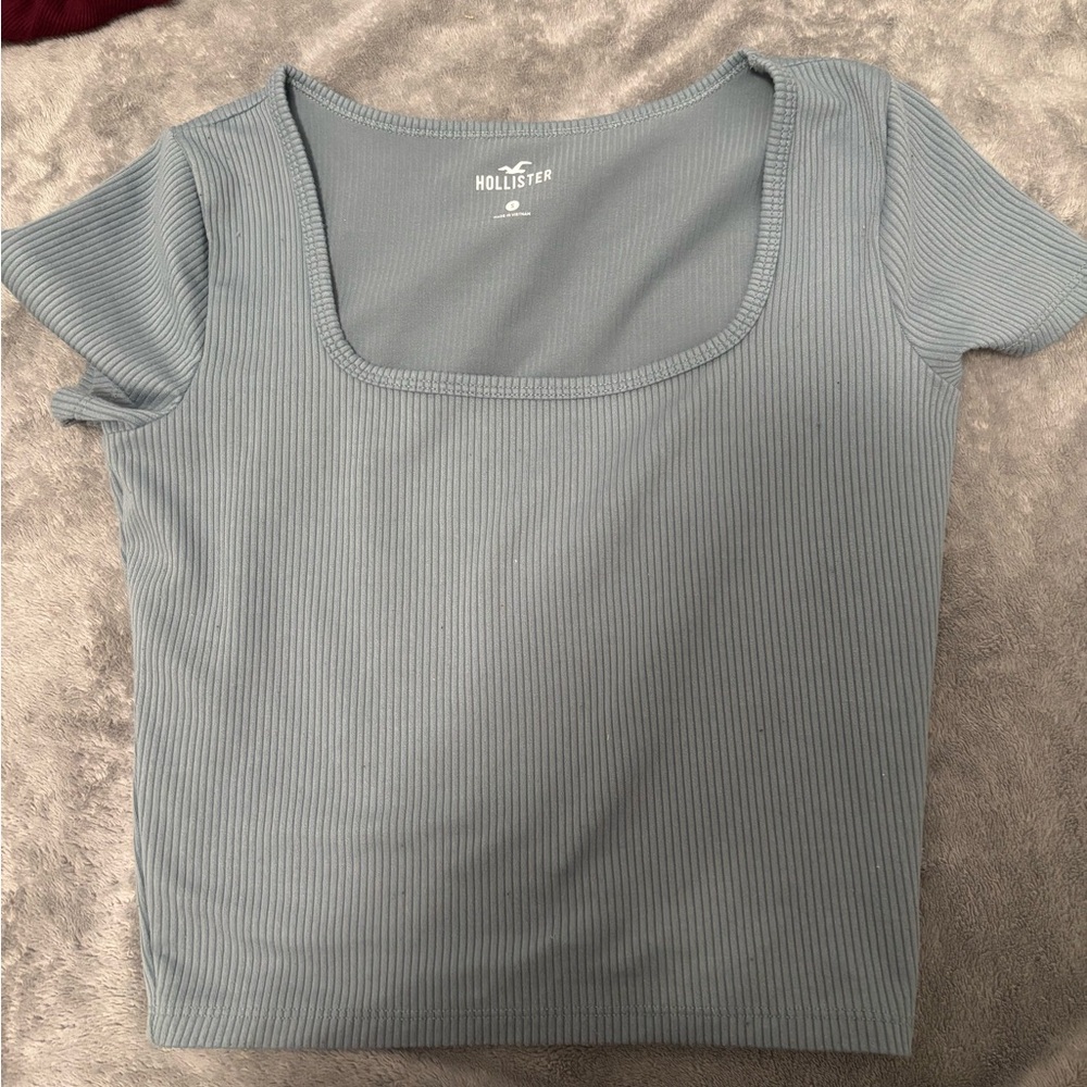 Hollister Women's Blue Ribbed Top